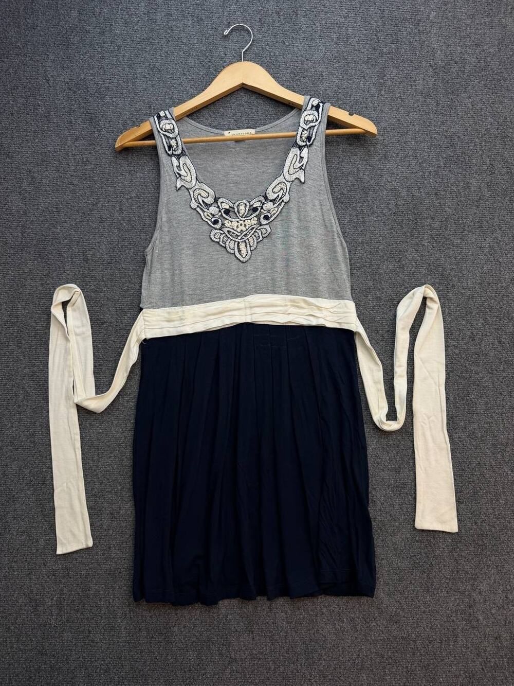 Twentyone Women's Dress Size L Gray Navy Beaded Neck Sleeveless Tie Waist